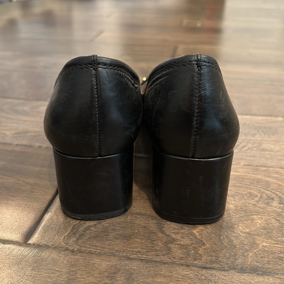 Tory Burch Logo Pumps - Picture 3 of 6